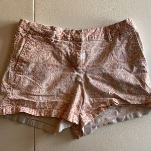 🍀Elle Pink and white patterned Shorts size 2🍀